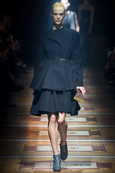 Look 9